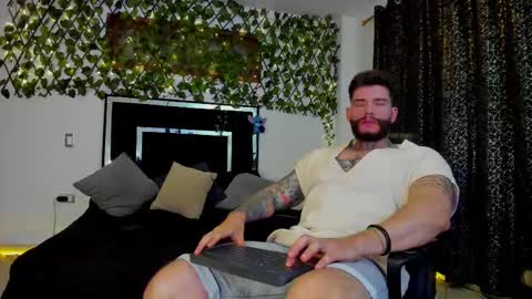 matius foxter online show from 10.25.25