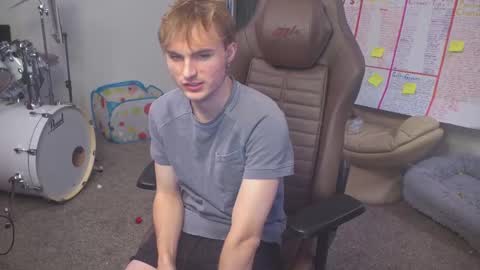 Snapshot of mattcashxxx chatting on 09.27.25 Matt Cash online show from 09.27.25