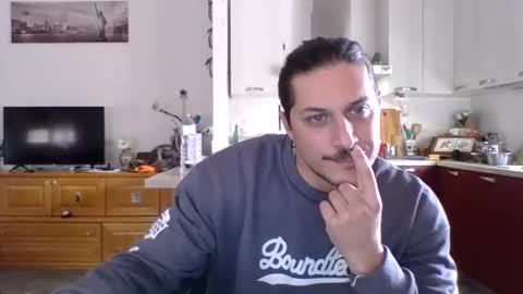 Snapshot of matteushh87 chatting on 02.12.25 matteushh87 online show from 02.12.25