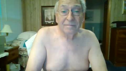 Snapshot of maturecouple1954 chatting on 12.20.25 SXECPL55 at G mail Dot Com online show from 12.20.25