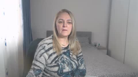 Snapshot of maturediana chatting on 02.28.25 maturediana online show from 02.28.25