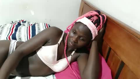 Snapshot of maui_001 chatting on 10.16.25 moh online show from 10.16.25