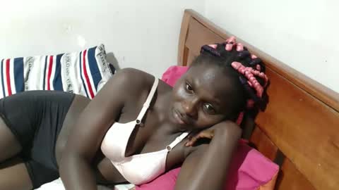 Snapshot of maui_001 chatting on 10.28.25 moh online show from 10.28.25