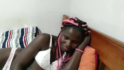 Snapshot of maui_001 chatting on 10.30.25 moh online show from 10.30.25