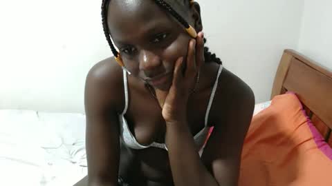 Snapshot of maui_001 chatting on 11.10.25 moh online show from 11.10.25