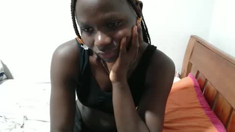 Snapshot of maui_001 chatting on 11.13.25 moh online show from 11.13.25