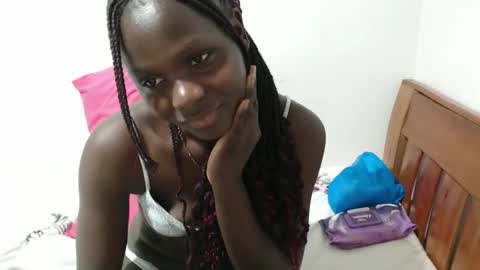 Snapshot of maui_001 chatting on 11.23.25 moh online show from 11.23.25