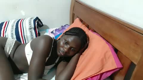 Snapshot of maui_001 chatting on 11.24.25 moh online show from 11.24.25