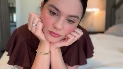 Snapshot of mauve_apple chatting on 02.04.26 Apple online show from 02.04.26