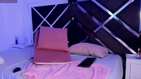 Snapshot of mawuh chatting on 12.22.25 mawuh online show from 12.22.25