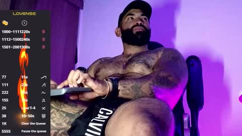 max__prada online show from 12.19.25