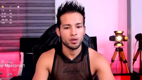 Snapshot of max_conor_ chatting on 03.04.25 Max Conor online show from 03.04.25