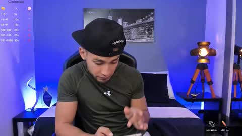 Snapshot of max_conor_ chatting on 10.11.25 Max Conor online show from 10.11.25