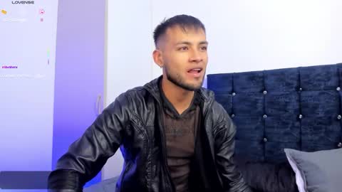 Snapshot of max_conor_ chatting on 10.27.25 Max Conor online show from 10.27.25