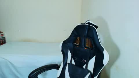 Snapshot of max_love25 chatting on 11.16.25 max_love25 online show from 11.16.25