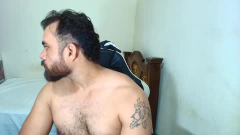 Snapshot of max_love25 chatting on 11.30.25 max_love25 online show from 11.30.25