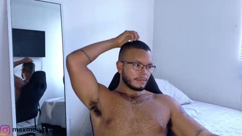 Snapshot of max_meyer chatting on 10.01.25 max_meyer online show from 10.01.25