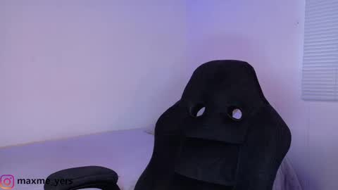 Snapshot of max_meyer chatting on 10.21.25 max_meyer online show from 10.21.25