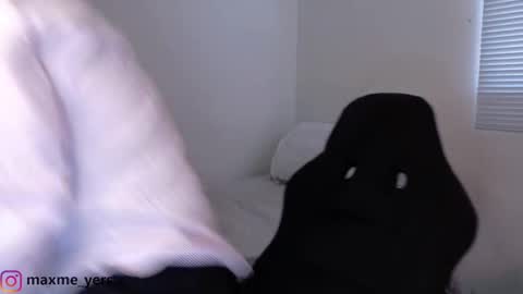 Snapshot of max_meyer chatting on 10.24.25 max_meyer online show from 10.24.25