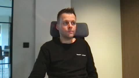 Snapshot of max_straight_1 chatting on 01.01.25 Max take off clothes online show from 01.01.25