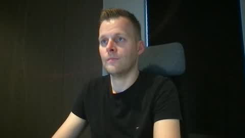 Snapshot of max_straight_1 chatting on 01.23.25 Max take off clothes online show from 01.23.25