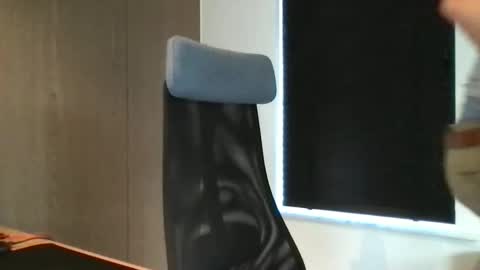 Snapshot of max_straight_1 chatting on 01.31.25 Max take off clothes online show from 01.31.25