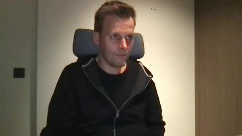 Snapshot of max_straight_1 chatting on 02.20.25 Max take off clothes online show from 02.20.25