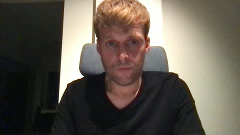 Snapshot of max_straight_1 chatting on 10.23.25 Max take off clothes online show from 10.23.25