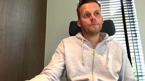 Snapshot of max_straight_1 chatting on 11.03.25 Max take off clothes online show from 11.03.25