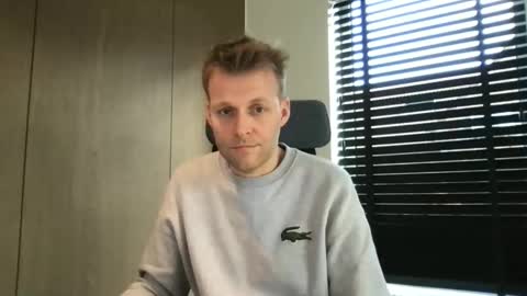 Snapshot of max_straight_1 chatting on 11.21.25 Max take off clothes online show from 11.21.25