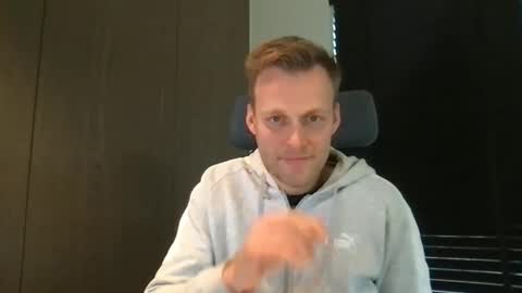 Snapshot of max_straight_1 chatting on 11.27.25 Max take off clothes online show from 11.27.25