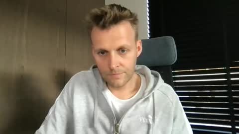 Snapshot of max_straight_1 chatting on 12.15.25 Max take off clothes online show from 12.15.25