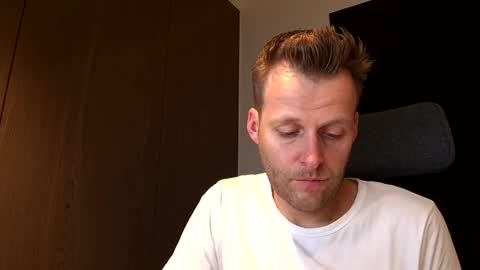 Snapshot of max_straight_1 chatting on 12.16.25 Max take off clothes online show from 12.16.25