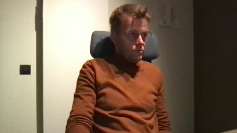 Snapshot of max_straight_1 chatting on 01.05.26 Max take off clothes online show from 01.05.26