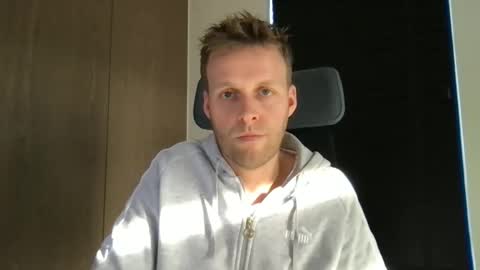 Snapshot of max_straight_1 chatting on 01.06.26 Max take off clothes online show from 01.06.26