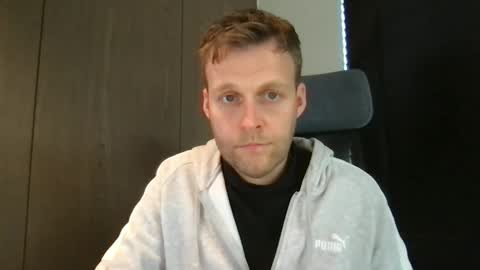 Snapshot of max_straight_1 chatting on 01.08.26 Max take off clothes online show from 01.08.26