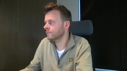 Snapshot of max_straight_1 chatting on 01.13.26 Max take off clothes online show from 01.13.26