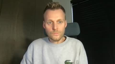 Snapshot of max_straight_1 chatting on 02.12.26 Max take off clothes online show from 02.12.26