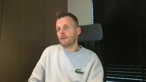 Snapshot of max_straight_1 chatting on 02.13.26 Max take off clothes online show from 02.13.26