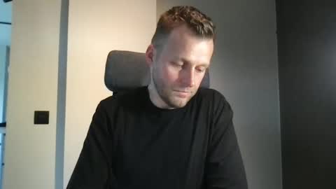 Snapshot of max_straight_1 chatting on 02.15.26 Max take off clothes online show from 02.15.26