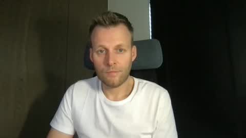 Snapshot of max_straight_1 chatting on 02.17.26 Max take off clothes online show from 02.17.26