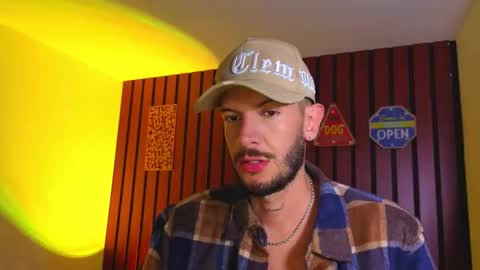 Max Taylor online show from 10.22.25