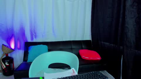 MAX     online show from 02.14.25