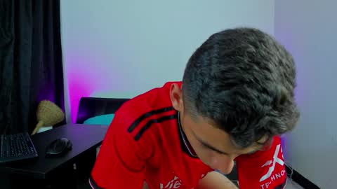 MAX     online show from 03.08.26