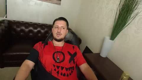 Snapshot of maxenbrand chatting on 06.19.26 MaxenBrand online show from 06.19.26