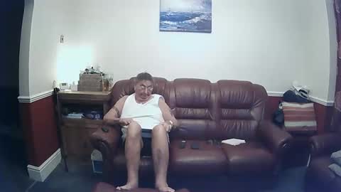 Snapshot of maxi_johnes chatting on 12.21.24 MAX online show from 12.21.24