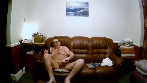 Snapshot of maxi_johnes chatting on 12.23.24 MAX online show from 12.23.24