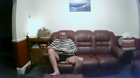 Snapshot of maxi_johnes chatting on 01.08.25 MAX online show from 01.08.25