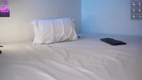 Snapshot of maxi_mux1 chatting on 01.05.25 MAXI online show from 01.05.25