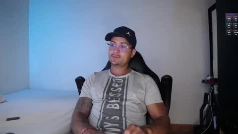 Snapshot of maxi_mux1 chatting on 03.07.25 MAXI online show from 03.07.25